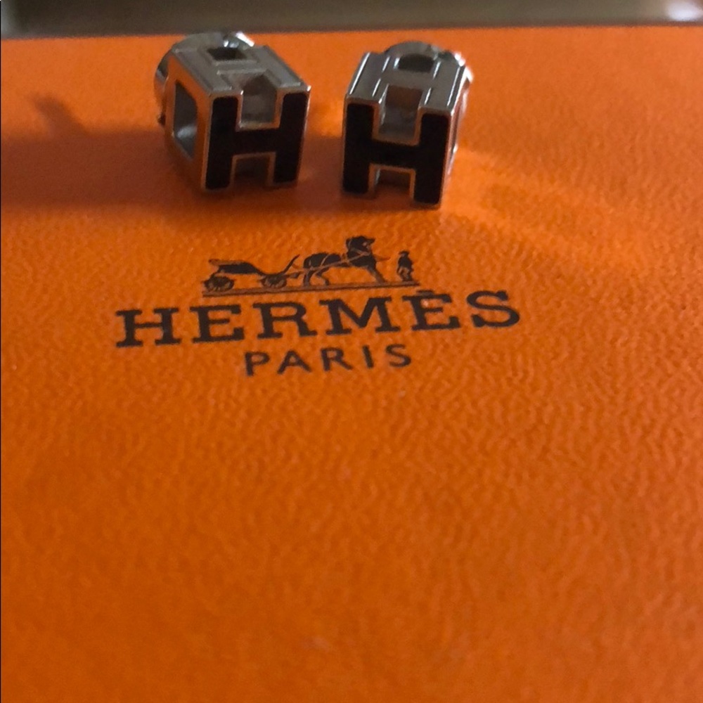 A pair of Hermès earrings